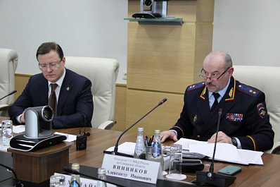 Дмитрий Азаров призвал ГУ МВД усилить совместную работу по борьбе с киберпреступностью 