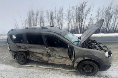 В Самарской области женщина-водитель протаранила две машины на встречке и чудом не погибла