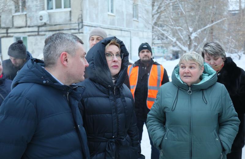 Елена Лапушкина проверила качество уборки снега в Куйбышевском районе