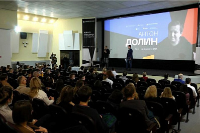 В Самаре прошла встреча с известным российским кинокритиком Антоном Долиным