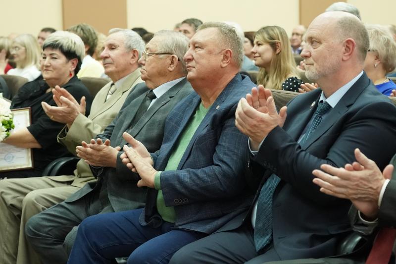 Жизнь за "баранкой": в Самарской области наградили лучших водителей и кондукторов