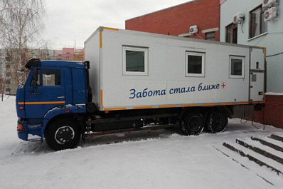 В Рощинском медики проходят вакцинацию от COVID-19 в мобильном прививочном пункте