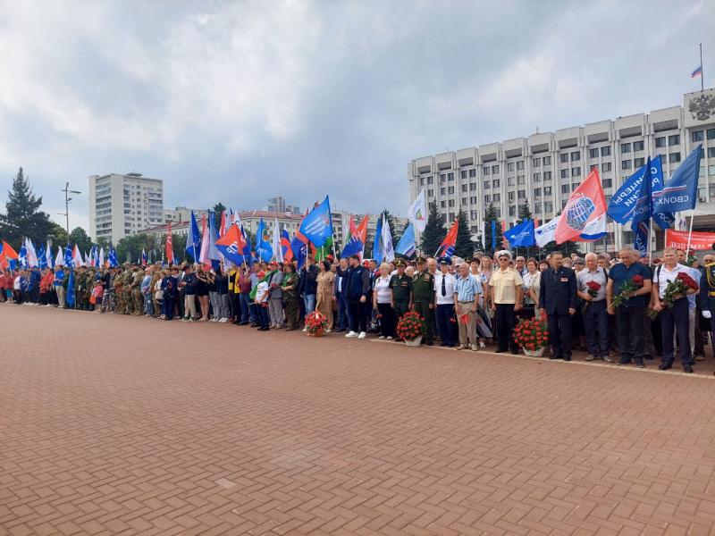Врио губернатора Вячеслав Федорищев вместе с жителями региона почтил память героев Великой Отечественной войны