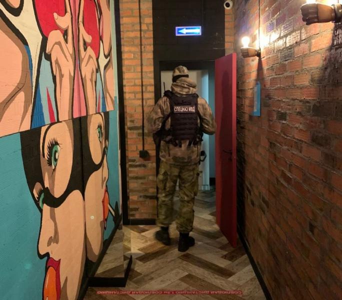 В Самаре у сотрудницы спа-салона на Арцыбушевской нашли мефедрон