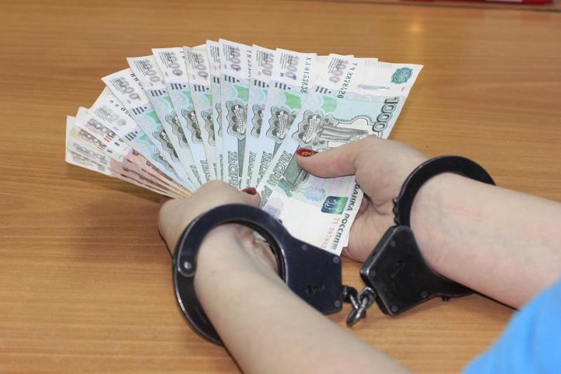 В Кинеле хозяйка магазина пыталась "откупить" своего сотрудника за 15 тыс. рублей