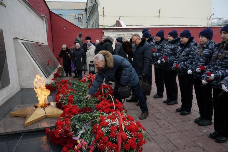 В Самаре почтили память погибших полицейских при пожаре в ГУВД