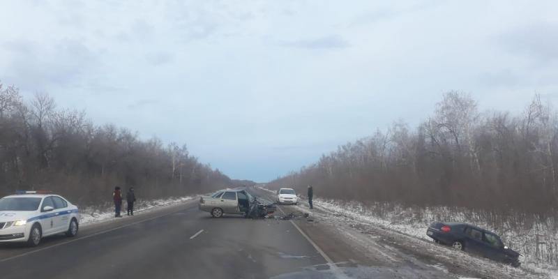 Под Самарой в машину с ребенком влетела иномарка со встречки