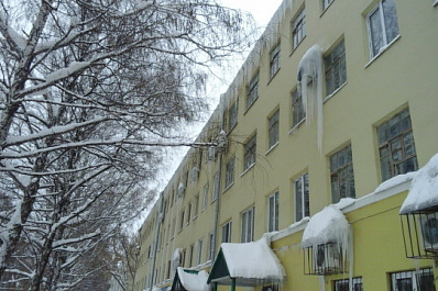 Следователи начали проверку из-за гибели женщины при сходе снега