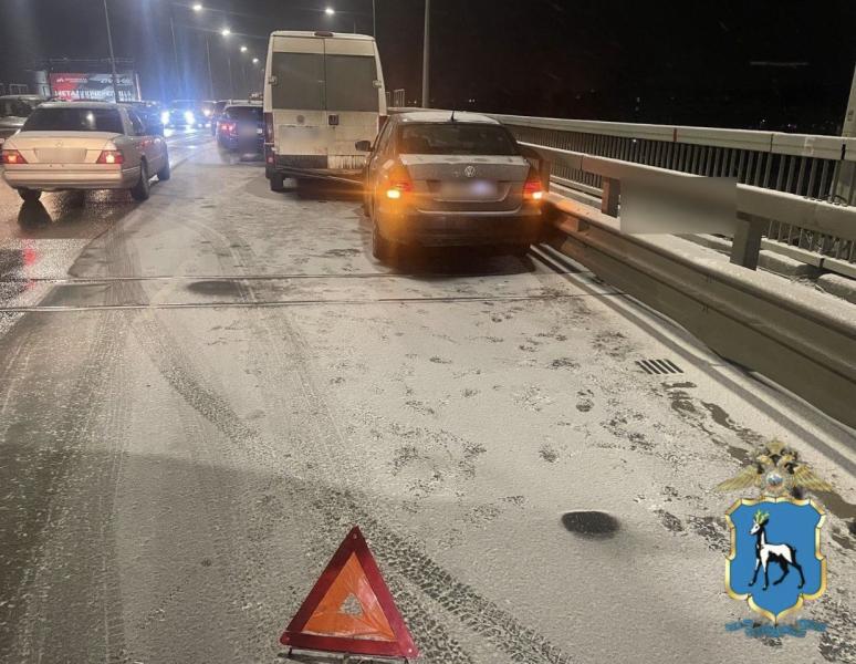 В Самаре на Южном шоссе произошла массовая авария