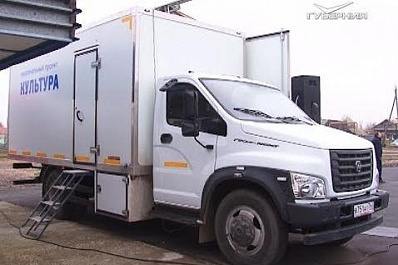 Праздник к нам приходит: Волжский район получил передвижной сценический комплекс