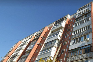 В Самаре аварийный столб угрожал дому на Днепровской