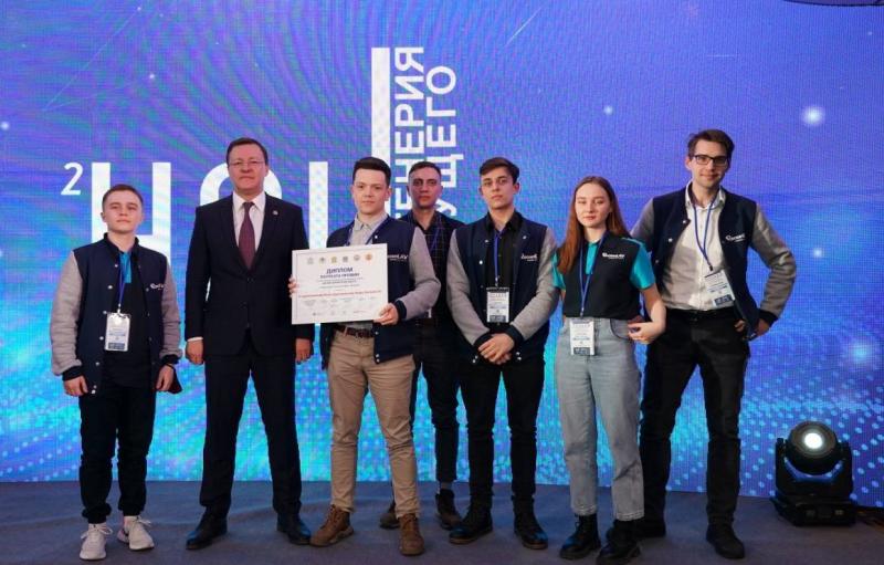 Дмитрий Азаров наградил лауреатов премии "Инженерия будущего"