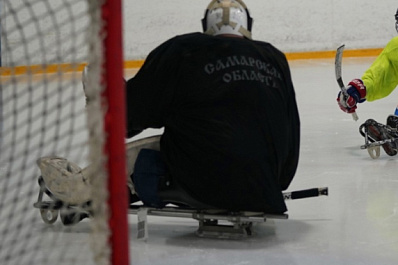 Вячеслав Федорищев поздравил команду Самарской области по следж-хоккею с бронзой "Кубка защитников Отечества"