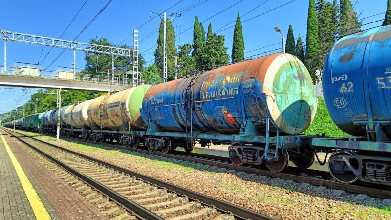 В Самарской области на переезде поезд врезался в грузовик