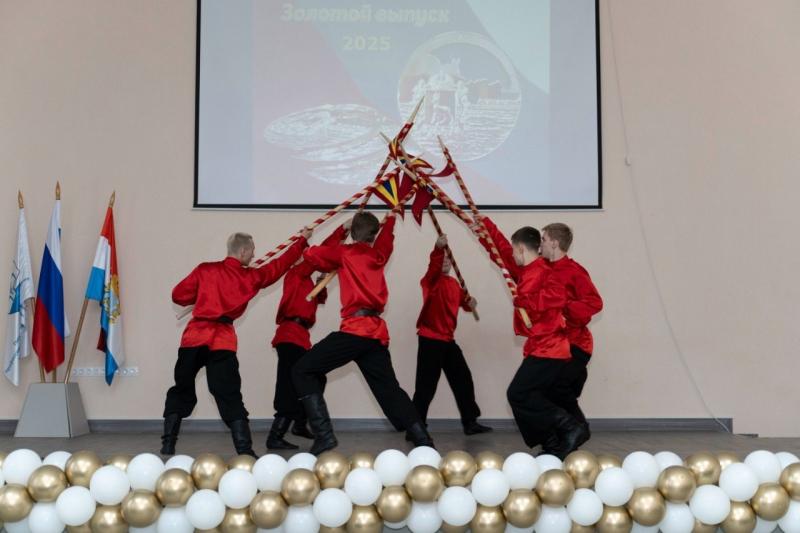 70 выпускников самарских колледжей и техникумов наградили медалями губернатора "За особые успехи в профессиональном образовании"