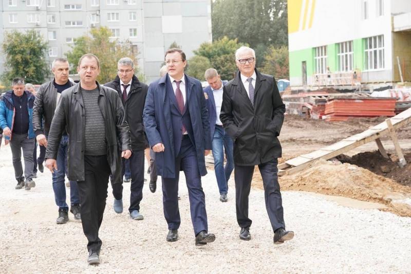 Губернатор Дмитрий Азаров проинспектировал ход строительства школы на 1600 мест в Тольятти