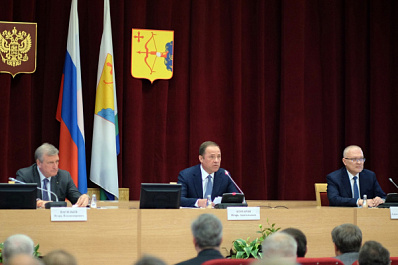 Игорь Комаров представил временно исполняющего обязанности губернатора Кировской области