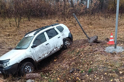 Утром 14 октября на трассе Самара – Бугуруслан Renault Duster вылетел в кювет