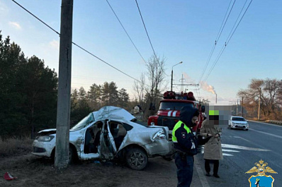 В Тольятти женщина на Volkswagen врезалась в столб и погибла