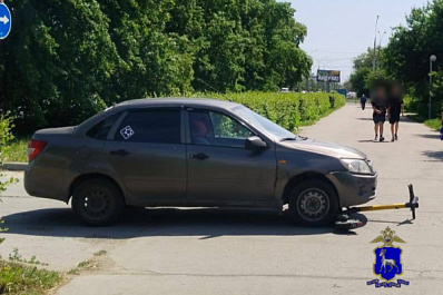 В Тольятти женщина на LADA Granta сбила подростков на самокате