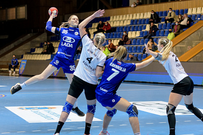 Гандбольная "Лада" перед Евролигой оставила основных игроков на трибуне 