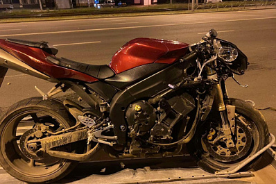 Больше 150 нарушений на счету: в Самаре мужчина на Mercedes столкнулся с мотоциклистом