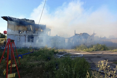 Остались без жилья: в Самарской области полностью сгорел двухэтажный дом 