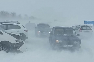 В Оренбургской области после метели возобновили движение по большинству дорог