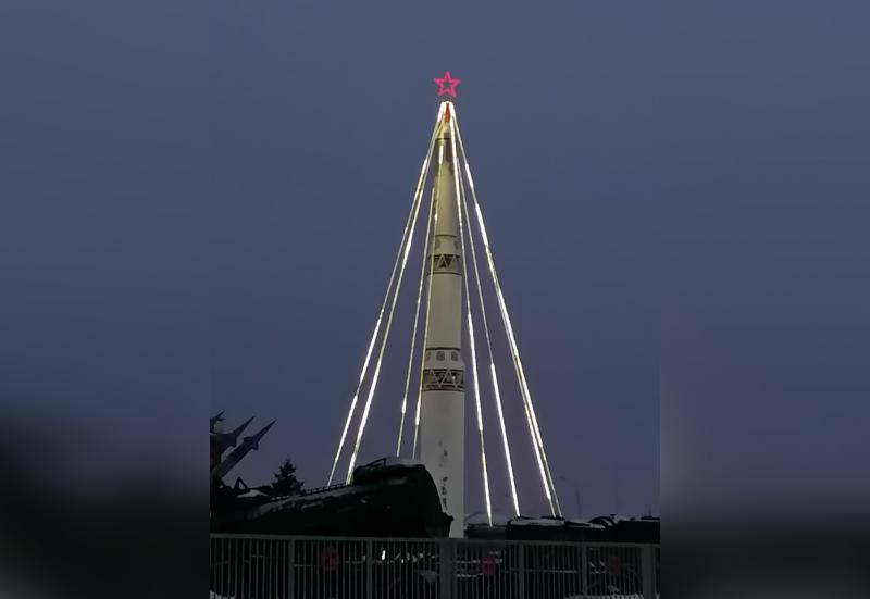 В Тольятти баллистическую ракету превратили в новогоднюю елку