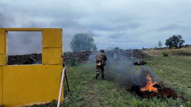 Мотострелки ЦВО отразили нападение условного противника на военном полигоне под Самарой