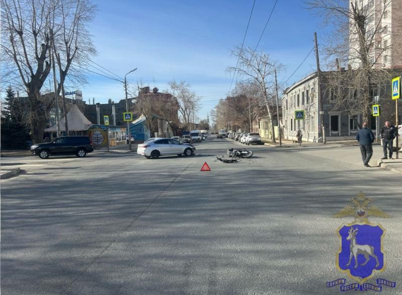 В Самаре утром 4 апреля мотоциклист пострадал в ДТП с иномаркой