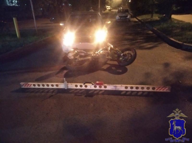 На Московском шоссе в Самаре фура "притерла" легковушку