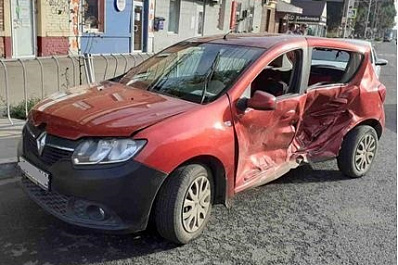 В Самаре две иномарки не поделили дорогу