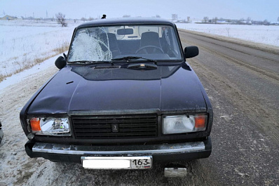В Самарской области на трассе водитель легковушки насмерть сбил пешехода