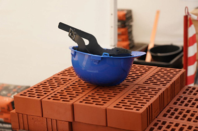 В Самаре начали сносить недостроенную девятиэтажку