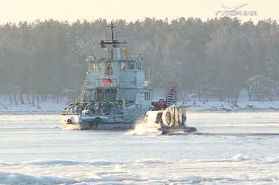 МЧС: выходить на лед на Волге опасно