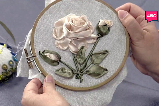 Вышиваем лентами розу. Ручная работа