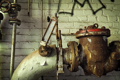 В Самаре прорвало трубу с горячей водой