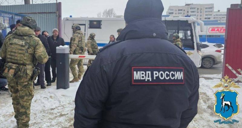 В Самарской области полицейские вместе с кинологами, дружинниками, сотрудниками ОМОН и Росгвардии проводят профилактические мероприятия