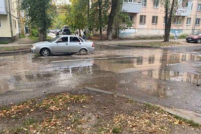 "В тазиках живем": жители самарской хрущевки на Волгина жалуются на проблемы с водой