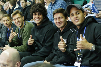 Футболисты "Крыльев Советов" поддержали "Самару" в финале Кубка России