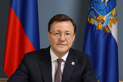 Дмитрий Азаров поздравил земляков с Днём работника торговли