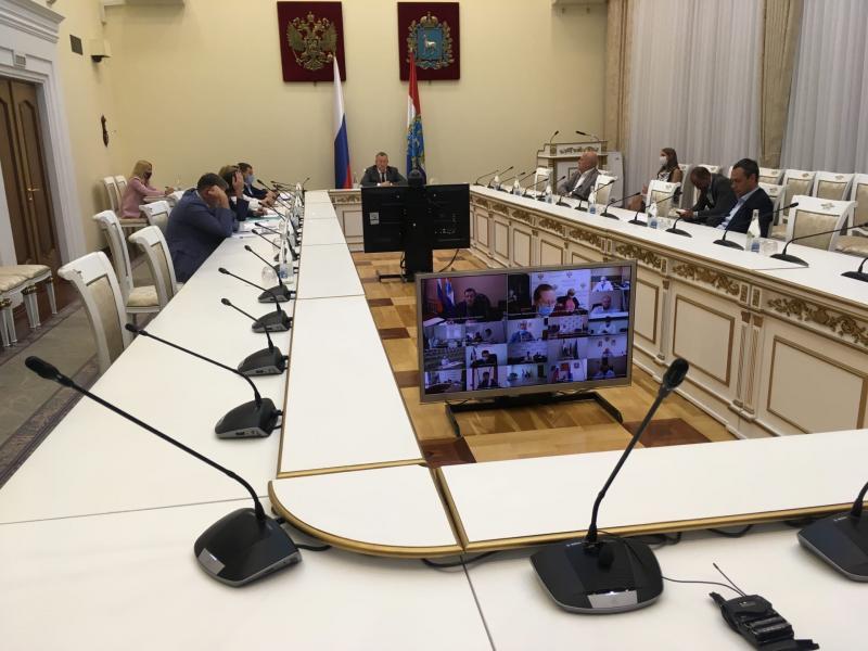 Дмитрий Азаров проводит заседание областного оперативного штаба