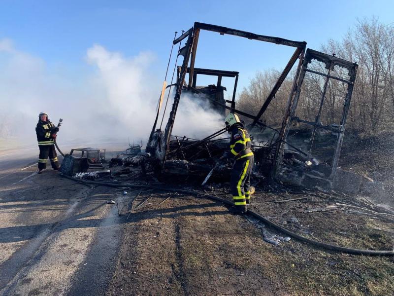 В Самарской области 16 апреля на трассе загорелась фура с бытовой техникой 