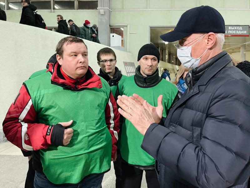 Николай Ренц поблагодарил добровольцев за помощь при встрече жителей Донбасса