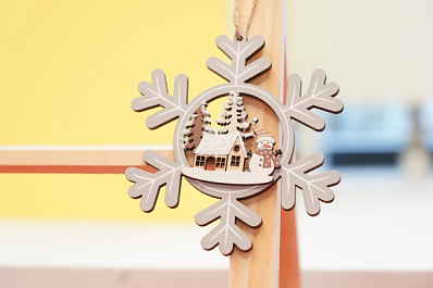 Совместным решением: как законно украсить подъезд к Новому году