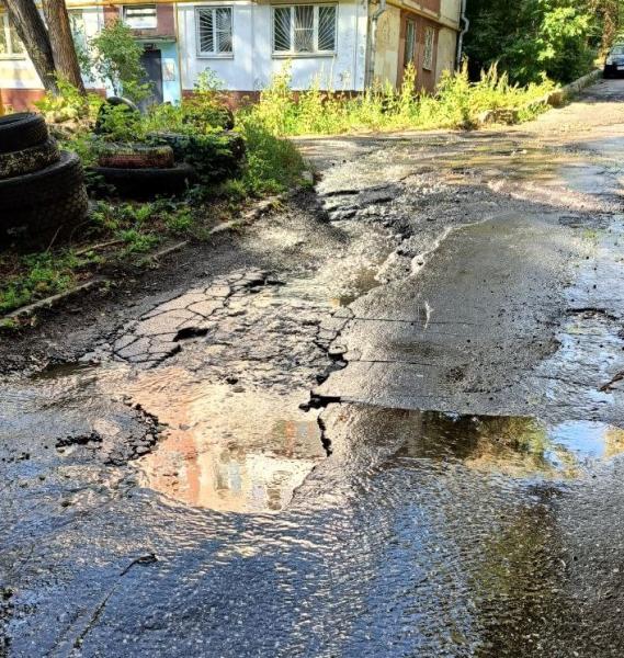 В Самаре размыло внутриквартальные дороги из-за утечки воды