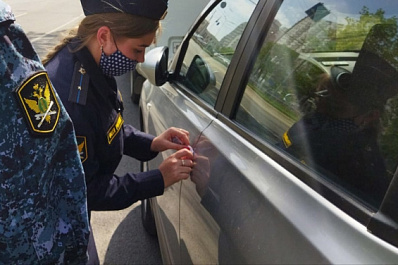 Самарские приставы арестовали Mercedes-Benz должника, который не оплатил 157 штрафов