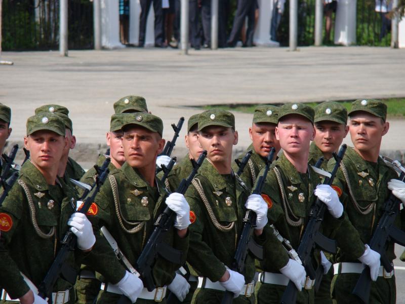 Президент подписал указы о единовременной выплате 15 тысяч рублей военным и силовикам