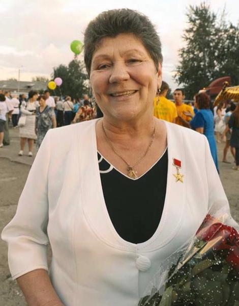 Дмитрий Азаров поздравил прославленных жительниц Самарской области